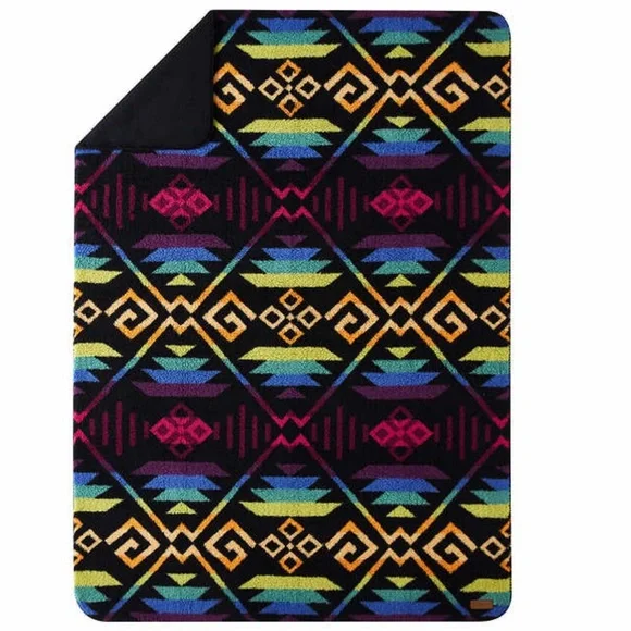 Pendleton Sherpa Fleece Throw, Black - Picture 3 of 3